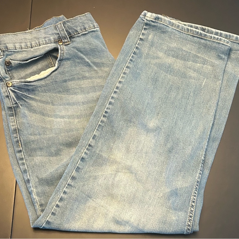 Preowned True Nation Men’s Relaxed Fit Tapered Leg 42x30 Light Blue Denim Jean